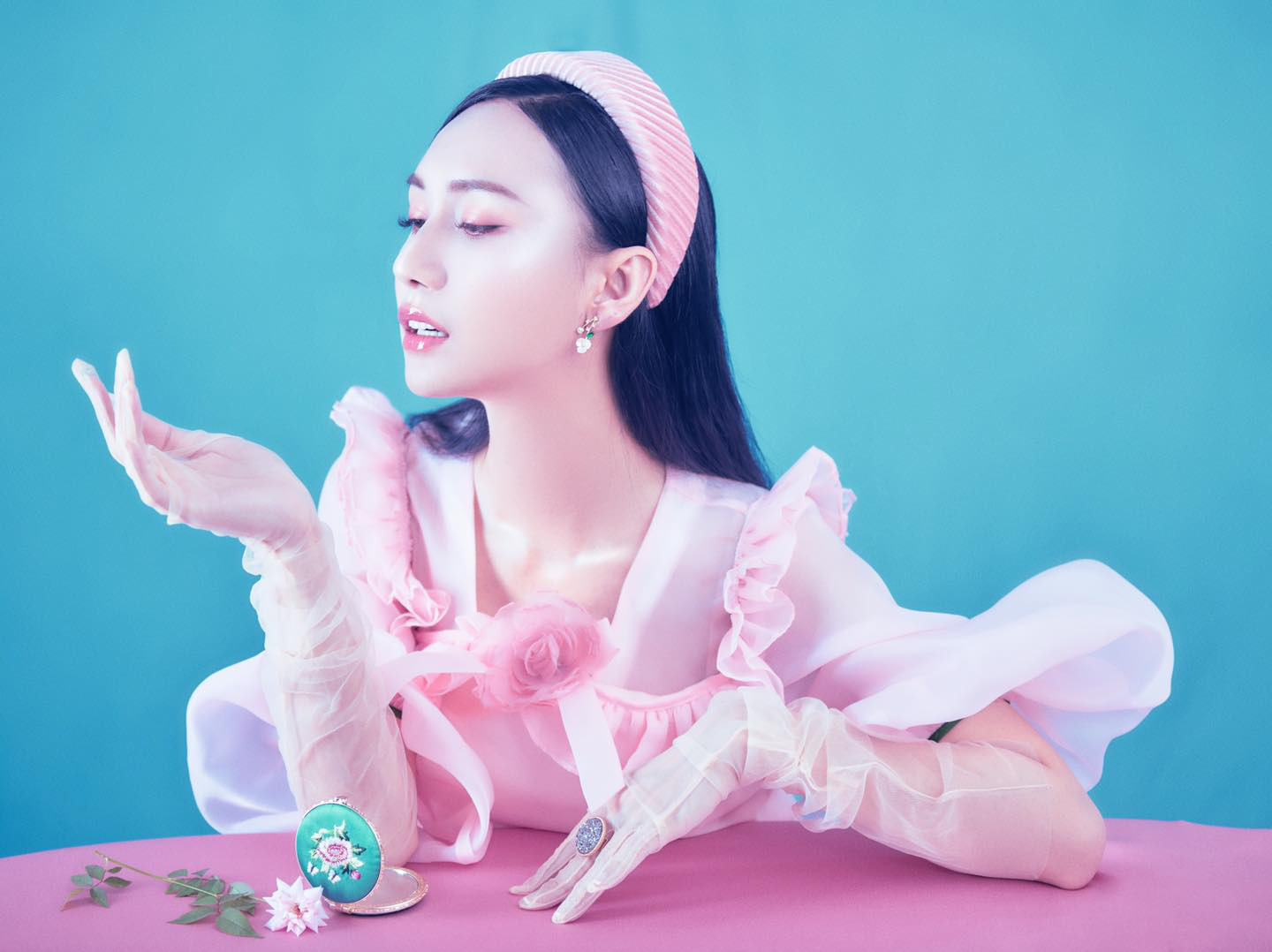 Lynk Lee đọ sắc chẳng thua chị kém em bên Khánh Thi - MC Phí Linh: Visual rạng rỡ, quyến rũ miễn bàn! - Ảnh 9. Lynk Lee đọ sắc chẳng thua chị kém em bên Khánh Thi - MC Phí Linh: Visual rạng rỡ, quyến rũ miễn bàn! - Ảnh 9.