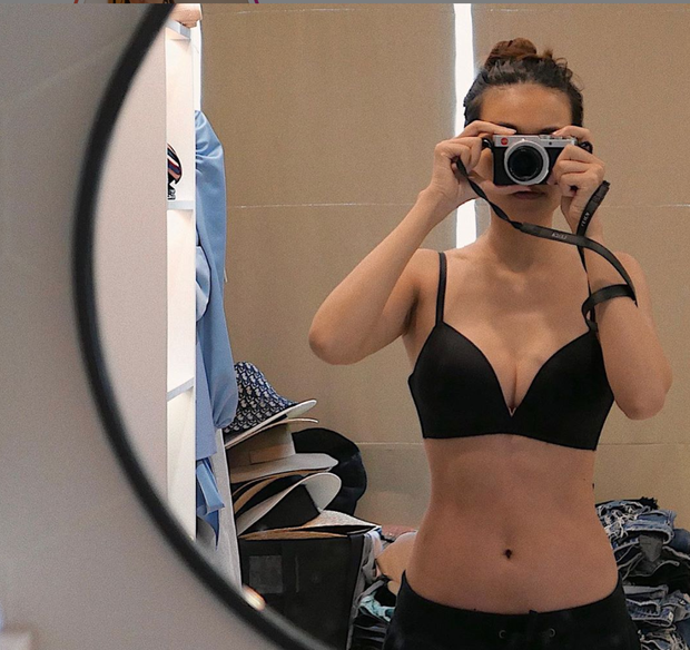 Han Sara tung clip khoe eo chạm mốc kỷ lục 51cm, dẫn đầu Vbiz cuộc chiến vòng 2 với đàn chị Thanh Hằng - Ảnh 5. Han Sara tung clip khoe eo chạm mốc kỷ lục 51cm, dẫn đầu Vbiz cuộc chiến vòng 2 với đàn chị Thanh Hằng - Ảnh 5.