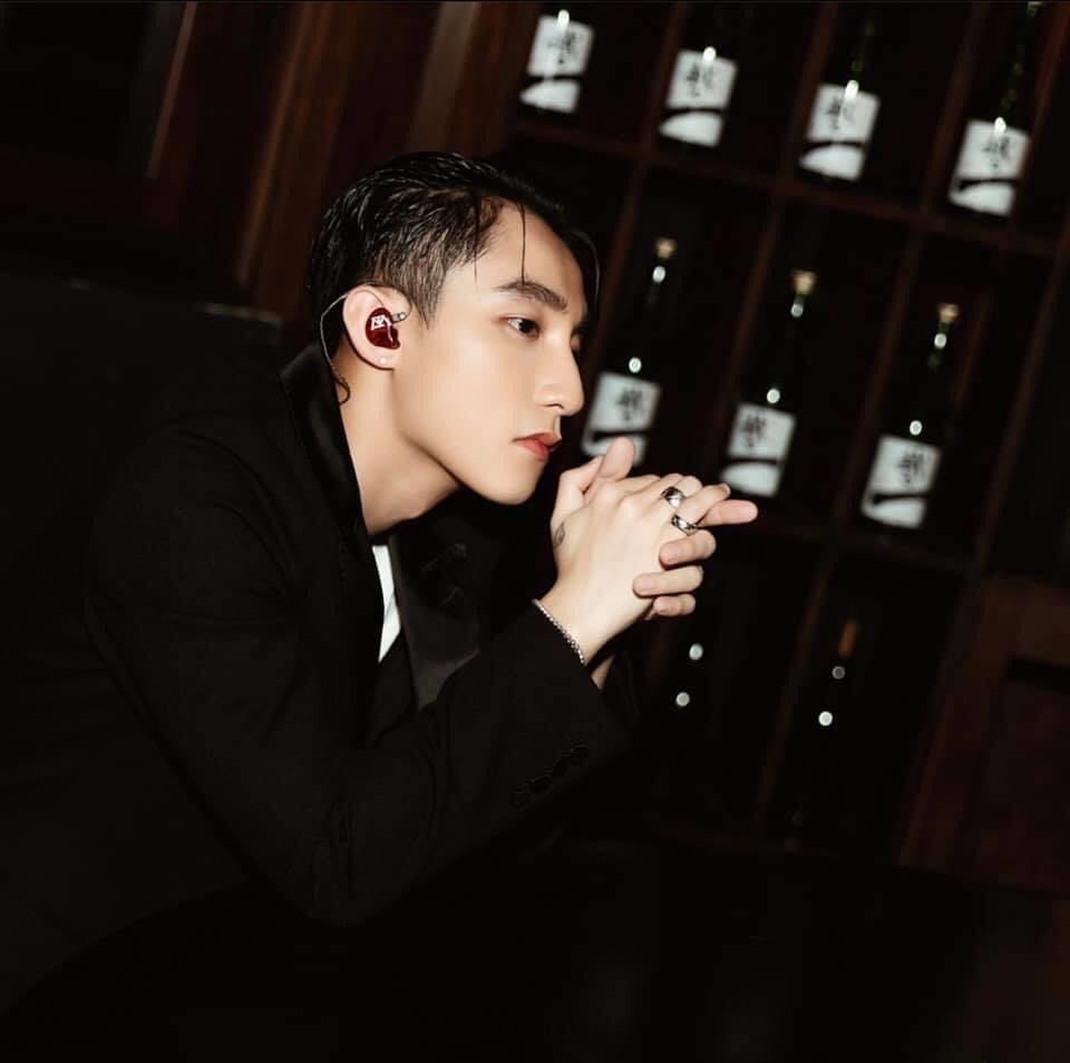 Sự im lặng của Sơn Tùng và Chủ tịch M-TP - Ảnh 9. Sự im lặng của Sơn Tùng và Chủ tịch M-TP - Ảnh 9.