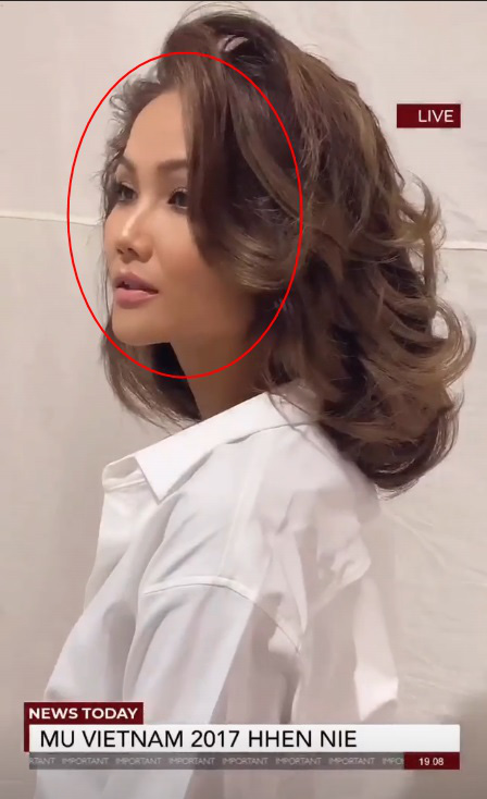 Mỹ nhân Vbiz tự bóc trần khuyết điểm: Hoà Minzy gây sốc với mặt mụn chi chít, Mai Phương Thuý như người khác với 0% make up - Ảnh 10. Mỹ nhân Vbiz tự bóc trần khuyết điểm: Hoà Minzy gây sốc với mặt mụn chi chít, Mai Phương Thuý như người khác với 0% make up - Ảnh 10.