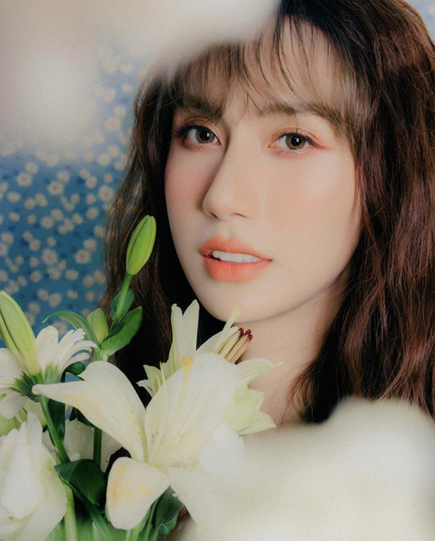 Lynk Lee đọ sắc chẳng thua chị kém em bên Khánh Thi - MC Phí Linh: Visual rạng rỡ, quyến rũ miễn bàn! - Ảnh 4. Lynk Lee đọ sắc chẳng thua chị kém em bên Khánh Thi - MC Phí Linh: Visual rạng rỡ, quyến rũ miễn bàn! - Ảnh 4.