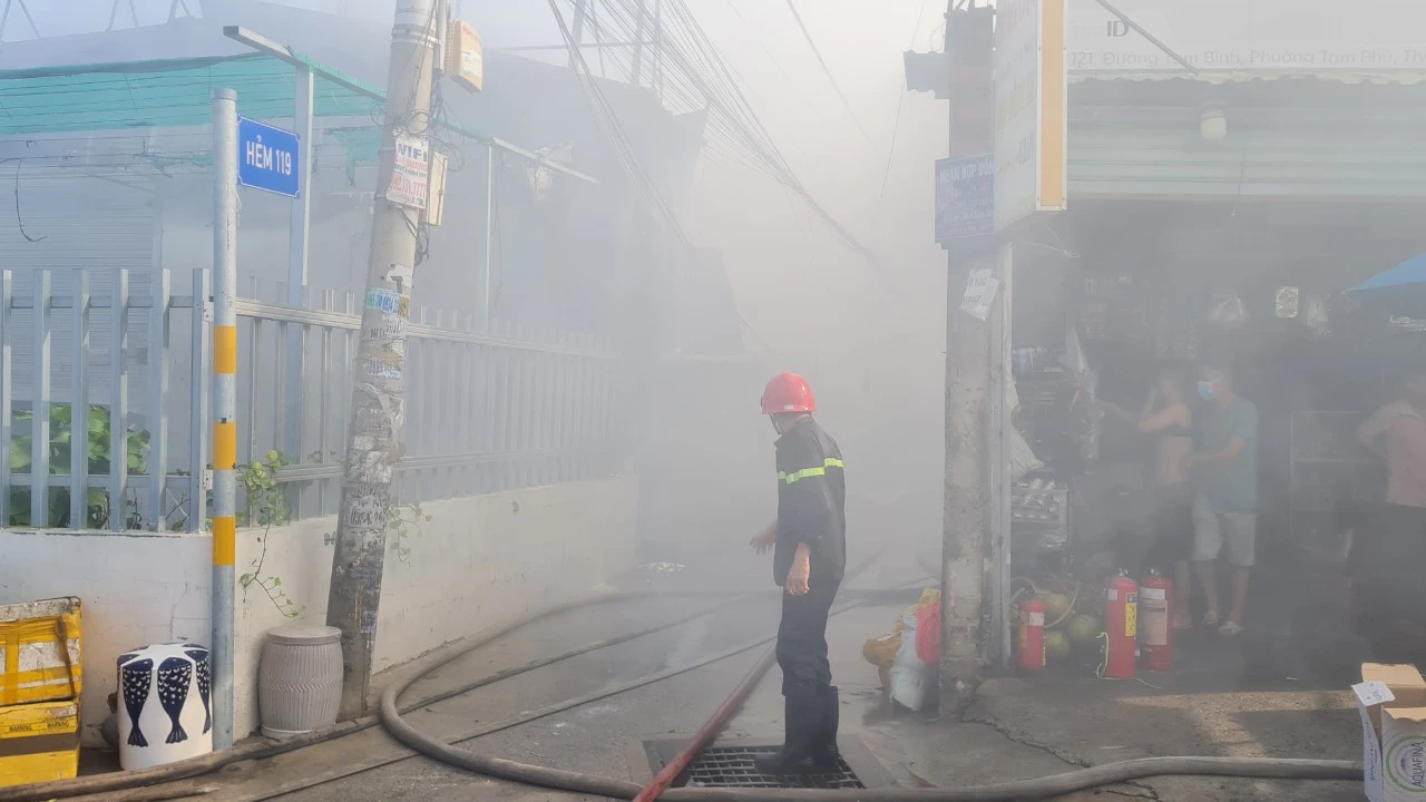 Bình chữa cháy chuyên dụng có phải là giải pháp cho vấn nạn cháy Pin xe điện thời gian qua