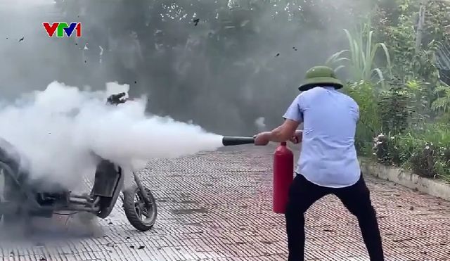 Bình chữa cháy chuyên dụng có phải là giải pháp cho vấn nạn cháy Pin xe điện thời gian qua